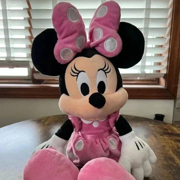 Disney Minnie Mouse plushie/stuffed animal - Picture 1 of 8